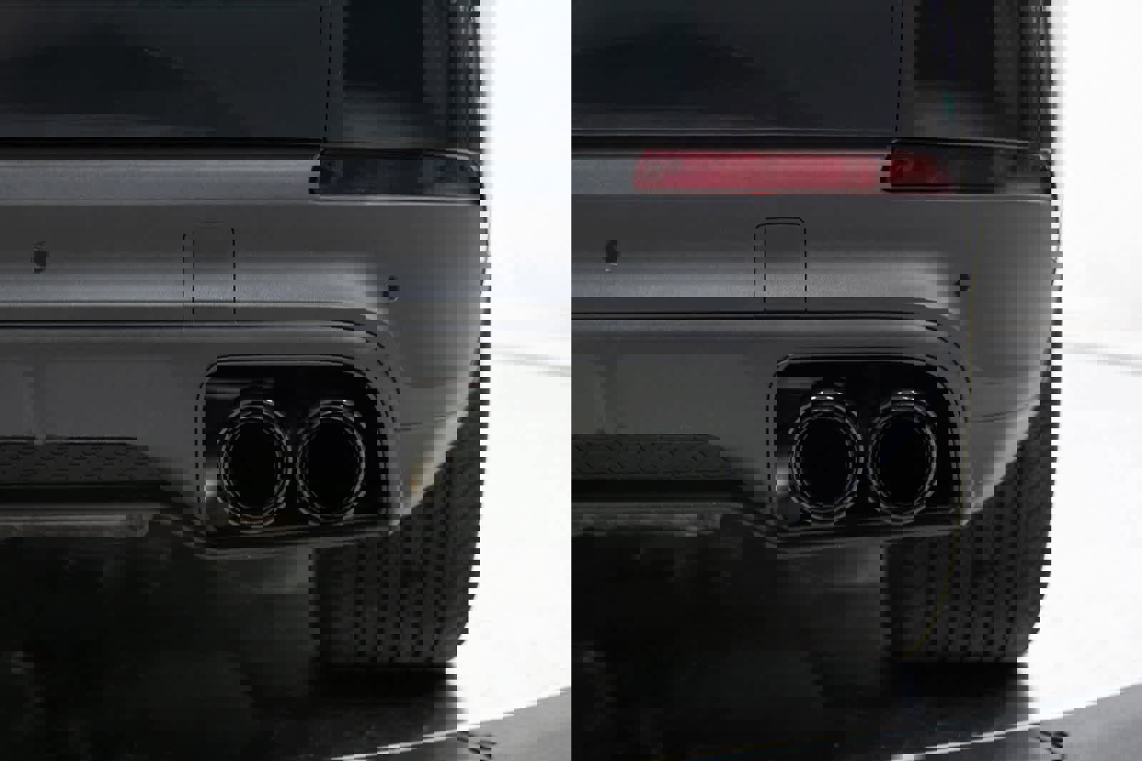 Certified 2023 Porsche Cayenne Platinum Edition w/ Assistance Package image 36