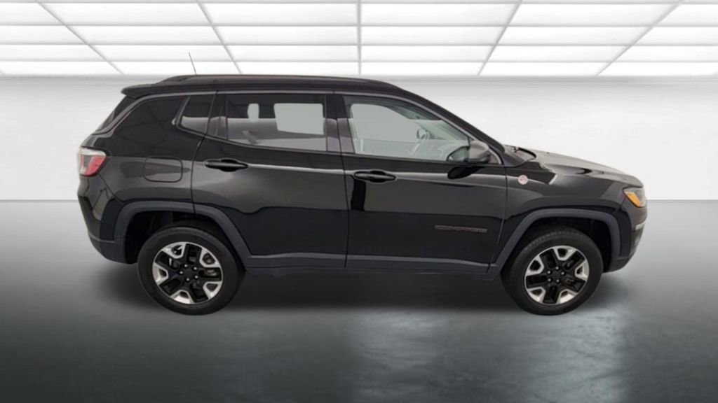 Used 2018 Jeep Compass Trailhawk w/ Cold Weather Group AWD/4WD image 8