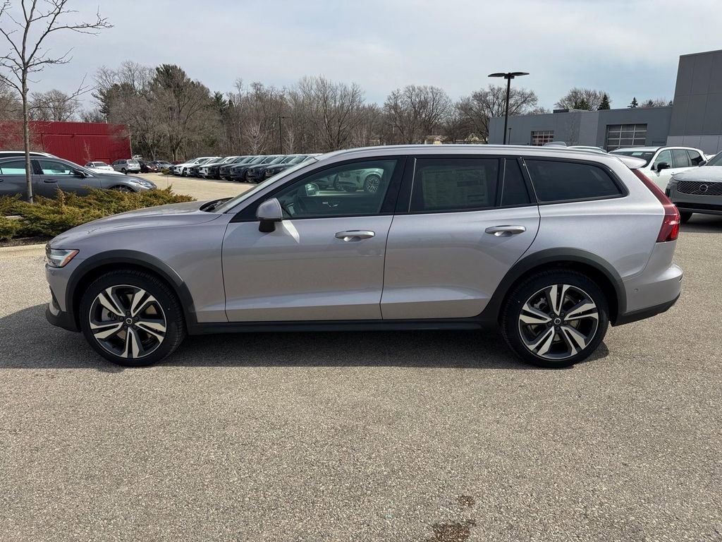 New 2026 Volvo V60 B5 Cross Country Plus w/ Climate Package image 2