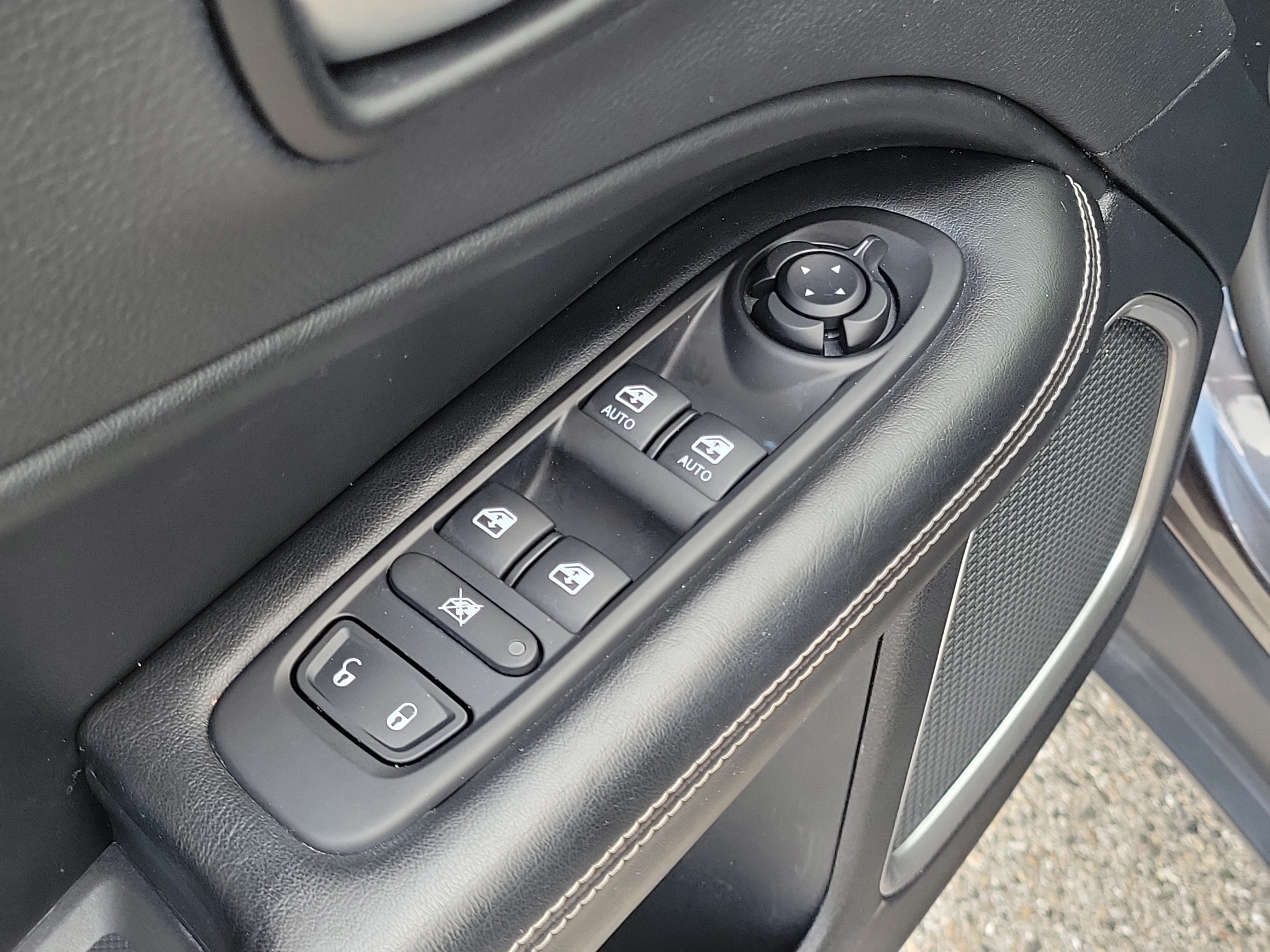 Used 2021 Jeep Compass Latitude FWD image 15