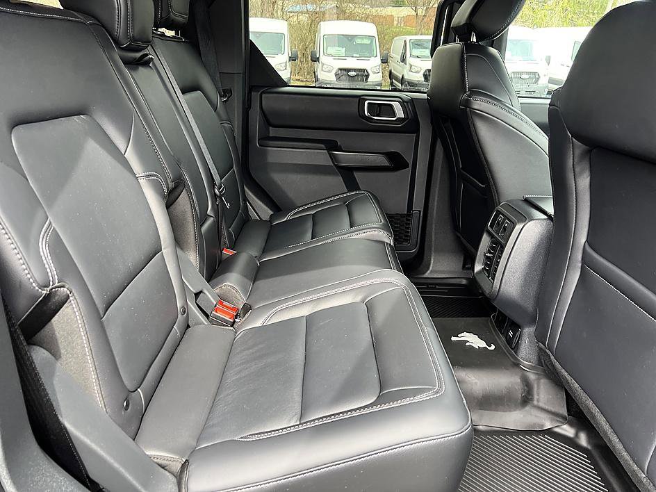 Used 2025 Ford Bronco Outer Banks image 23