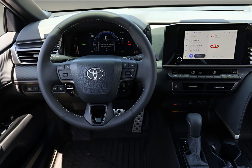 Used 2026 Toyota Camry SE FWD image 14