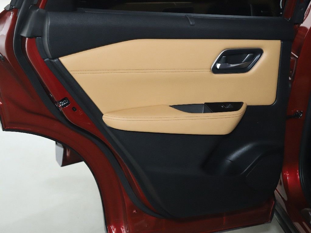 Used 2021 Nissan Rogue Platinum image 13