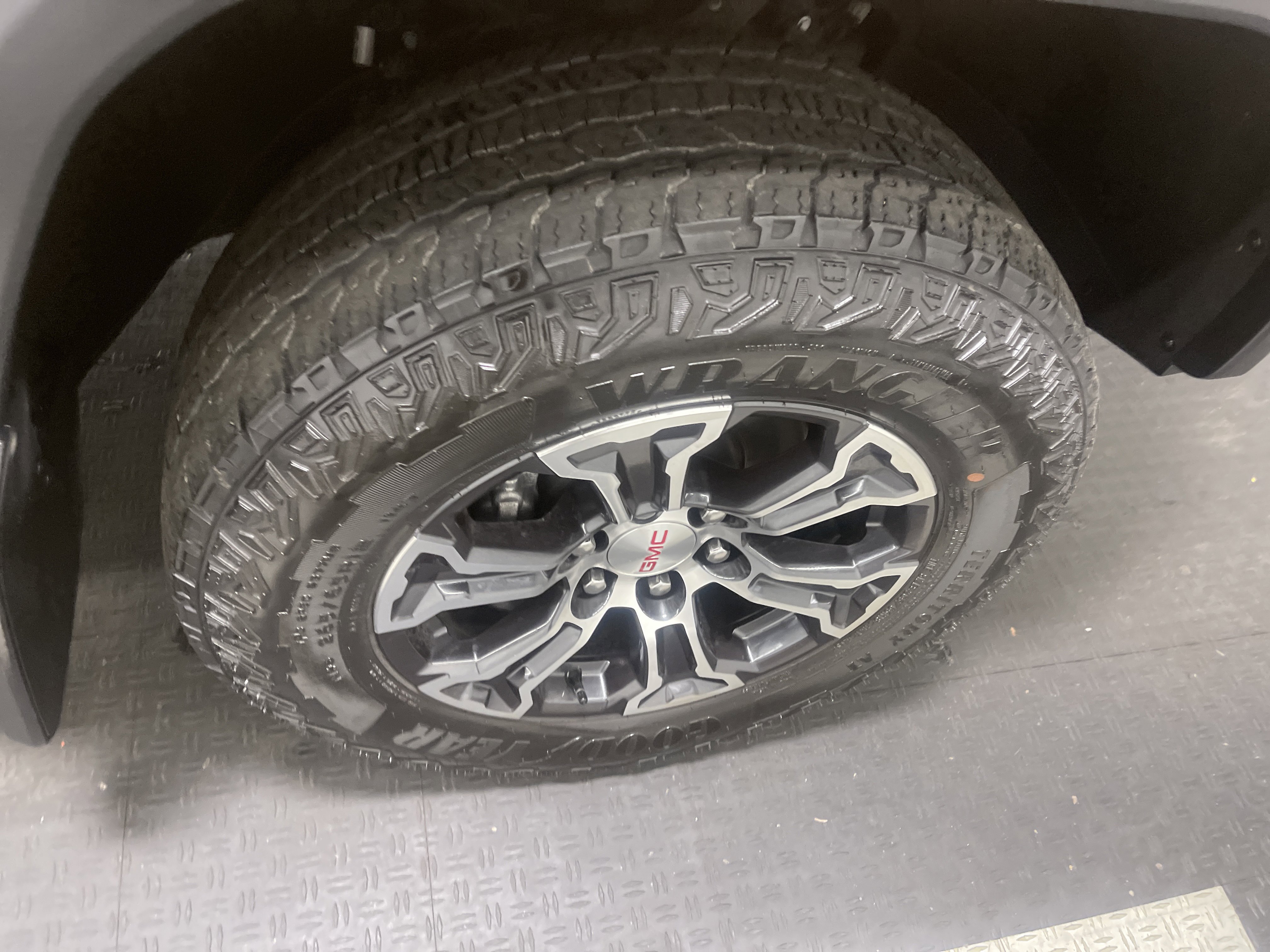 Used 2023 GMC Canyon AT4 w/ AT4 Premium Package image 27