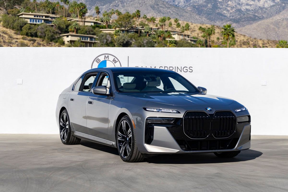 Used 2026 BMW 740i w/ Executive Package RWD image 2