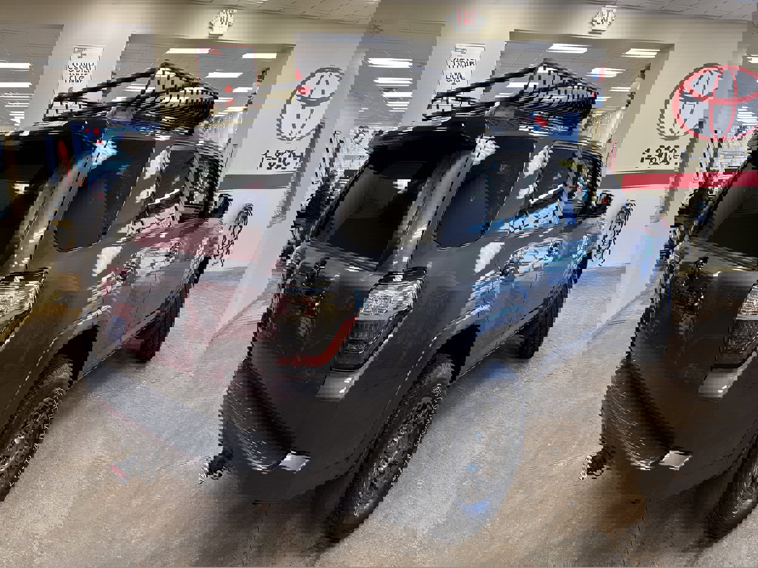 Used 2020 Toyota 4Runner Venture w/ Moonroof Package AWD/4WD image 12