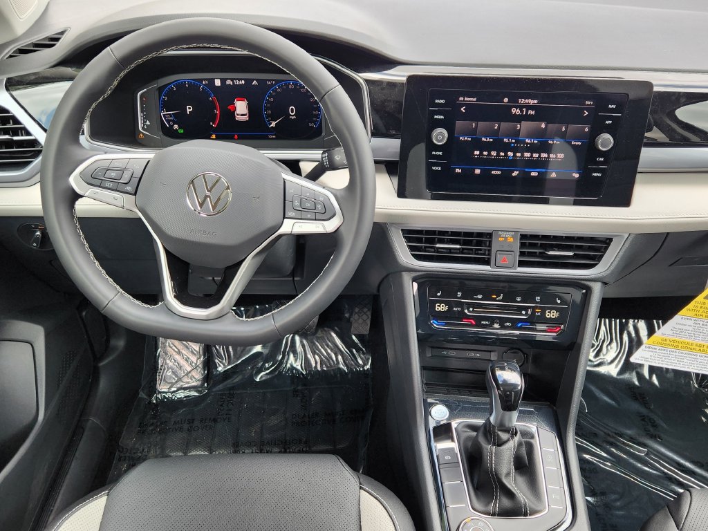 New 2026 Volkswagen Taos SEL AWD/4WD image 2