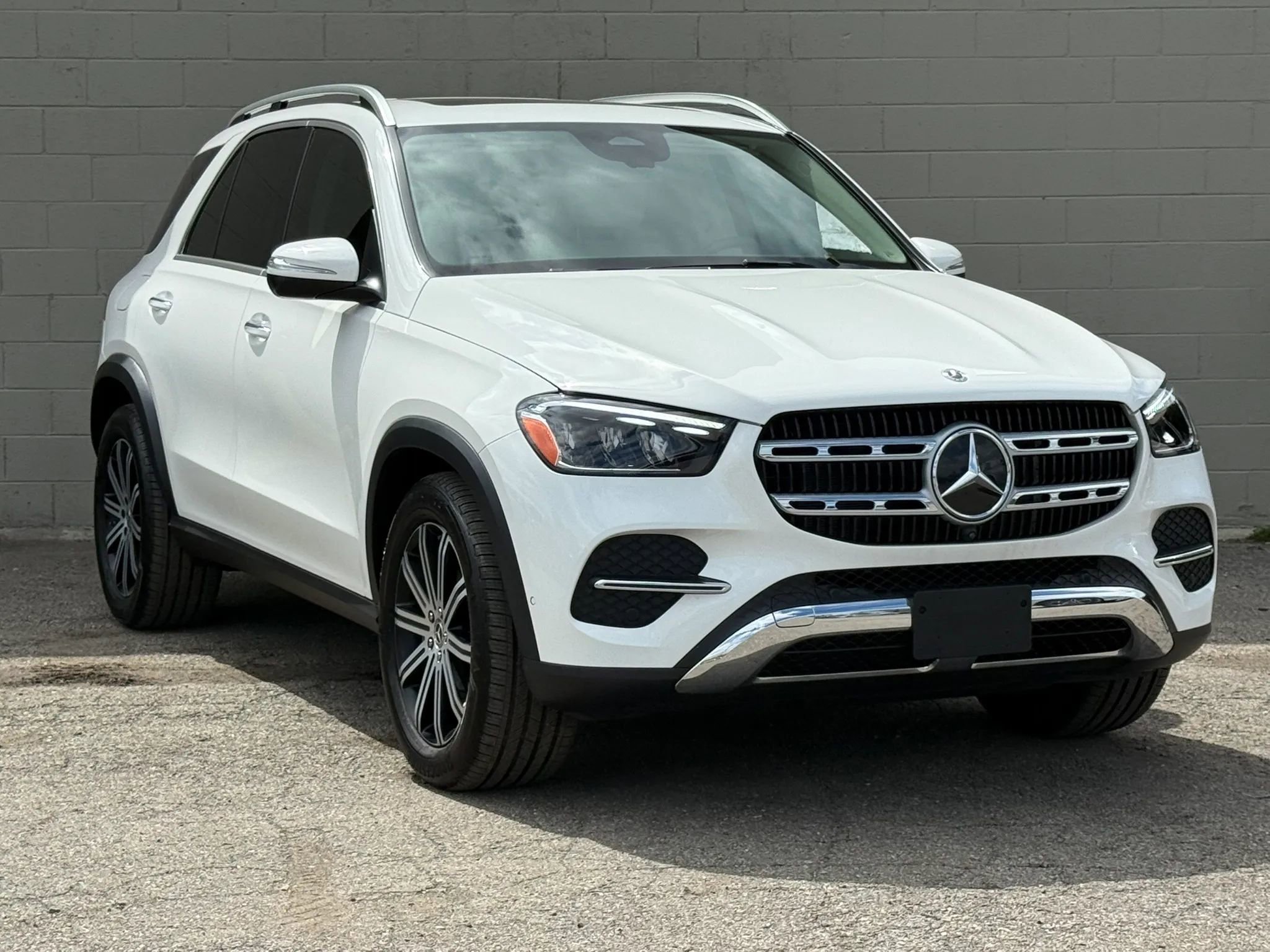 Used 2025 Mercedes-Benz GLE 450e 4MATIC image 9
