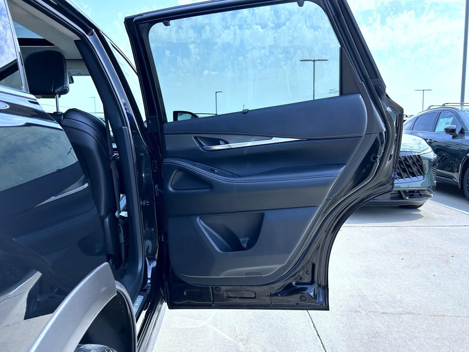 Certified 2023 INFINITI QX60 Luxe w/ Cargo Package AWD/4WD image 17