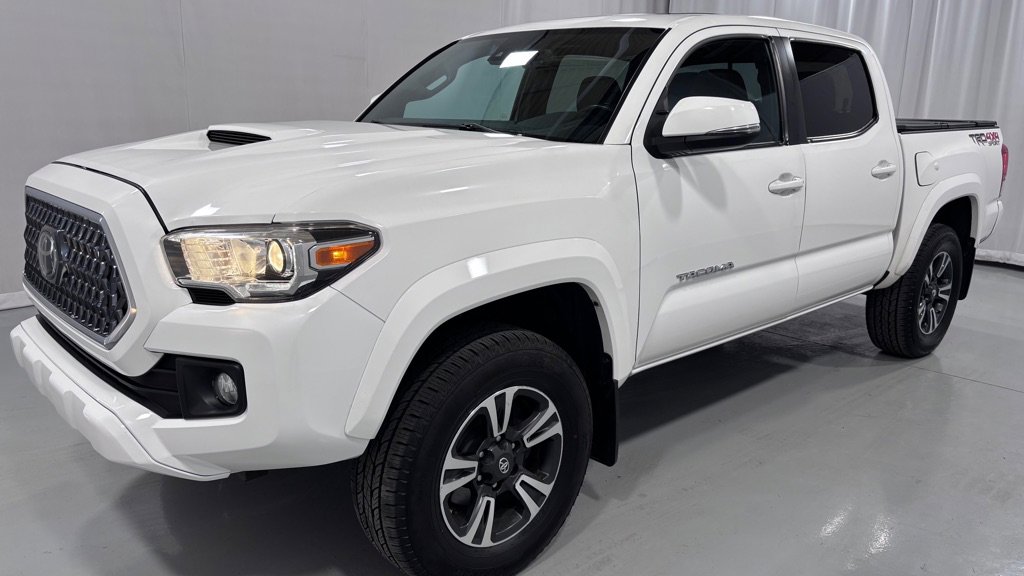 Used 2019 Toyota Tacoma TRD Sport AWD/4WD image 1