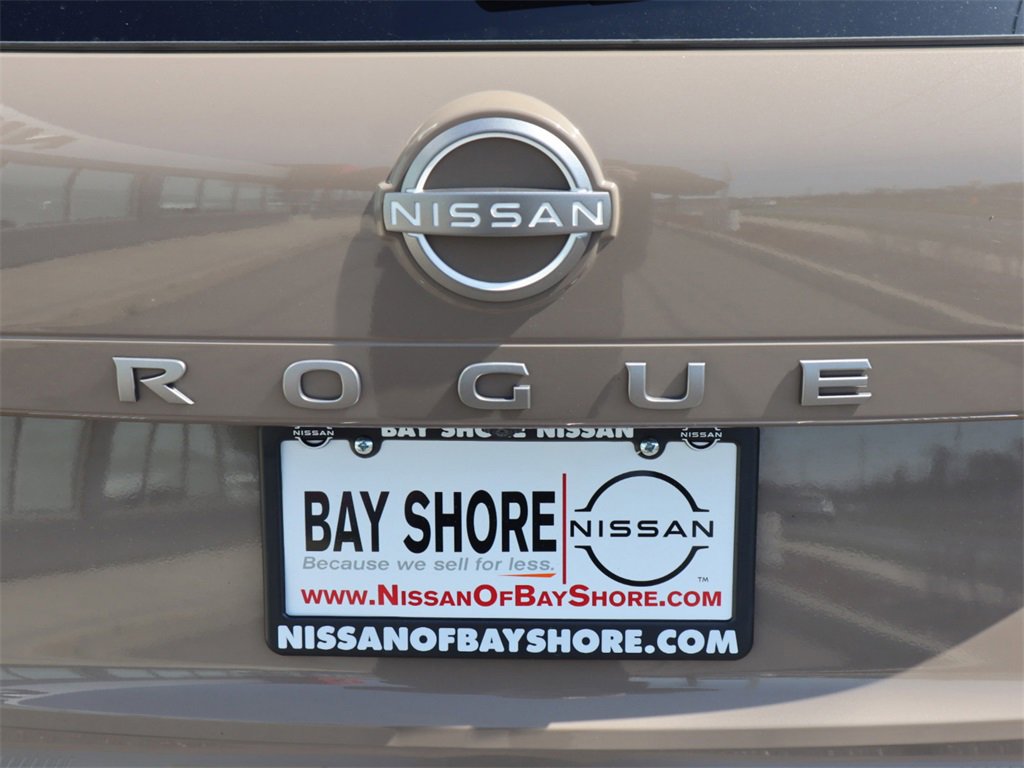 Certified 2025 Nissan Rogue SV image 30