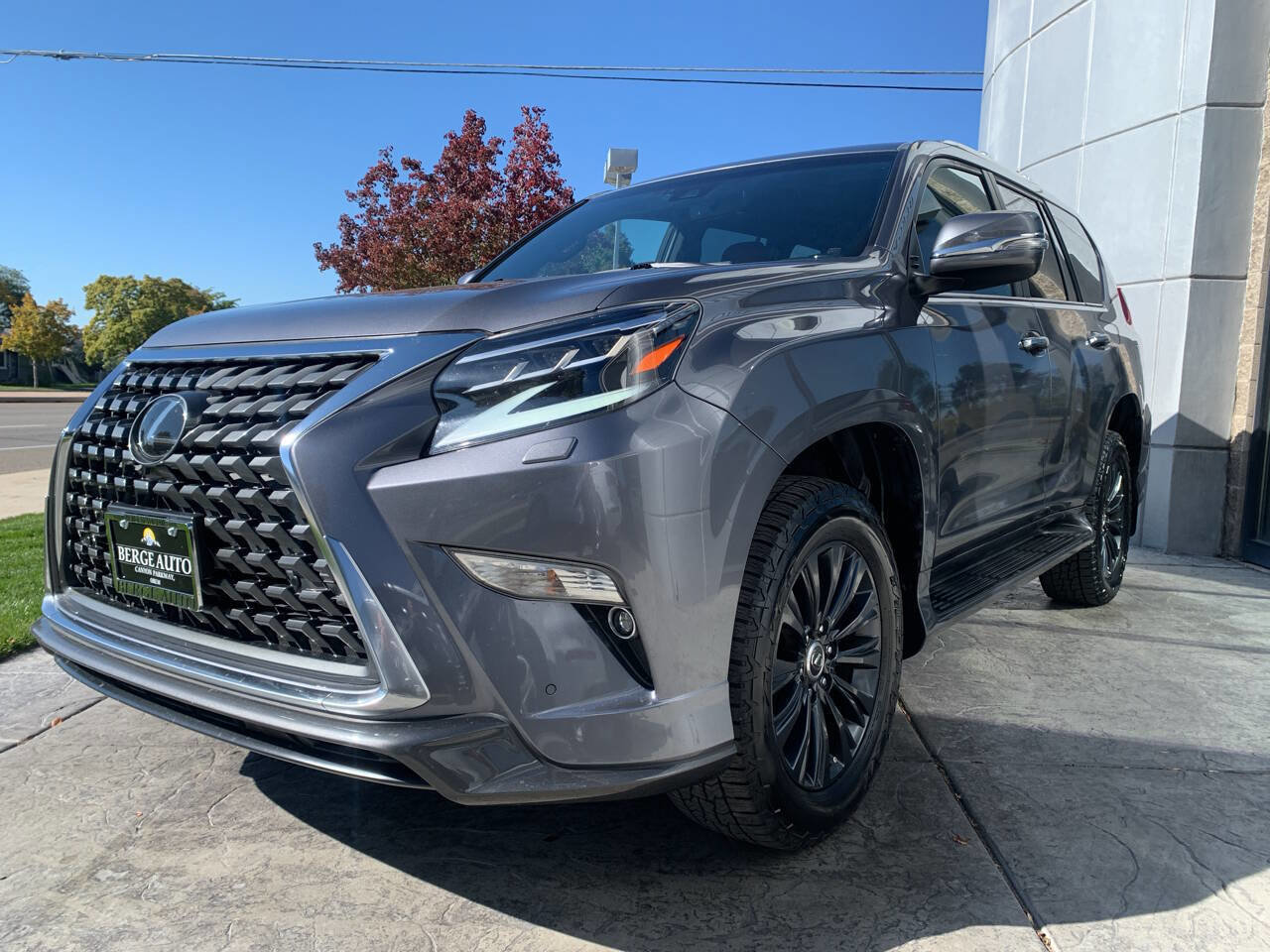 Used 2022 Lexus GX 460 Premium w/ Accessory Package image 3