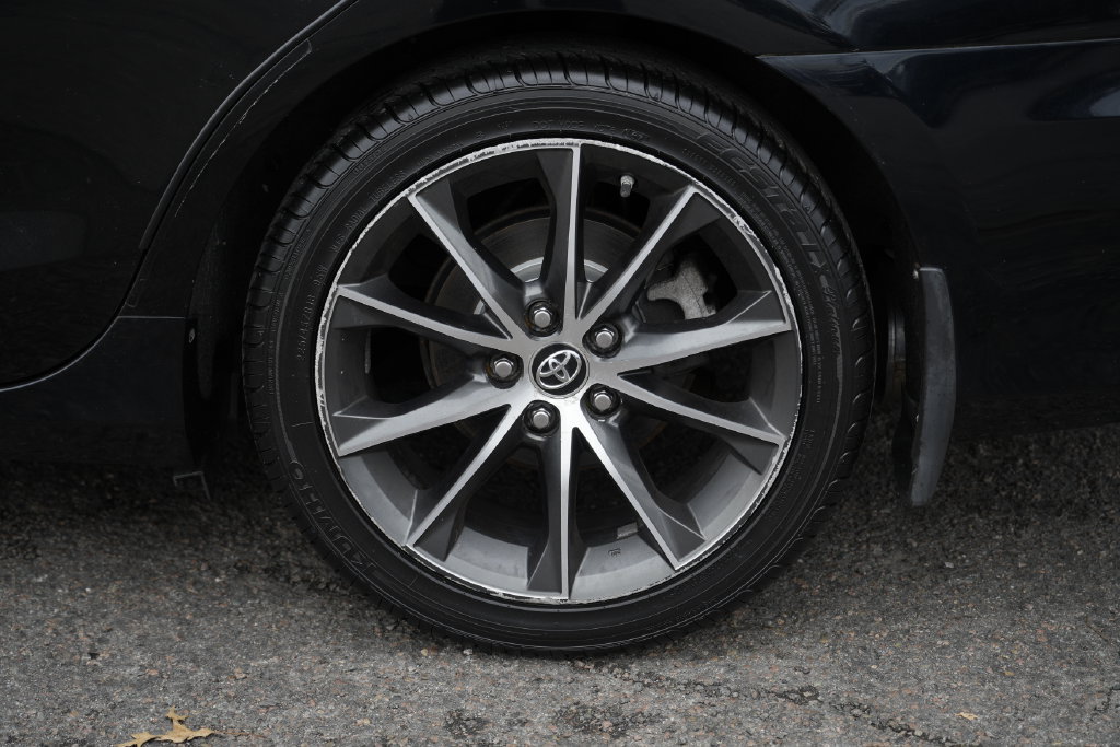 Used 2015 Toyota Camry XSE FWD image 14