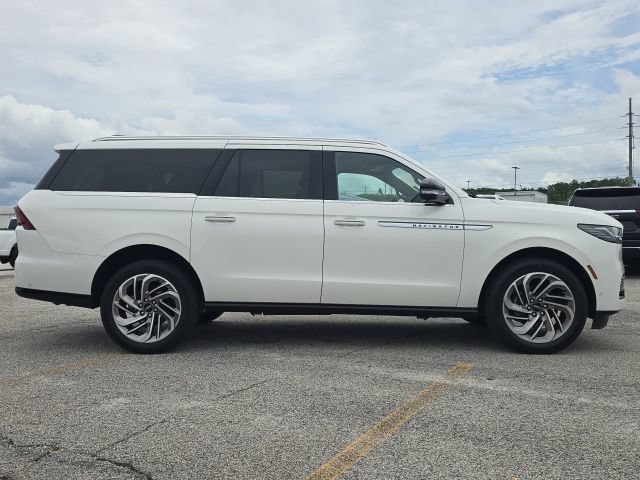Used 2025 Lincoln Navigator L Reserve AWD/4WD image 6