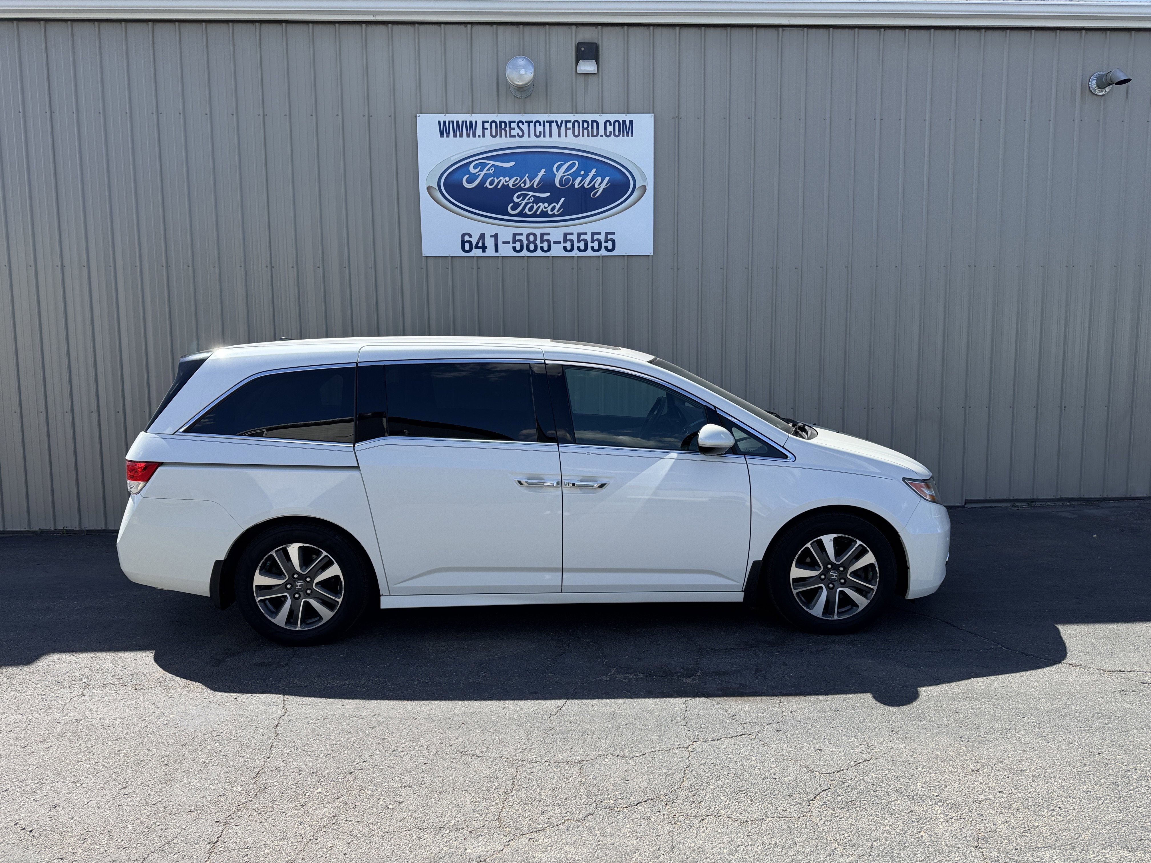 Used 2014 Honda Odyssey Touring Elite image 5