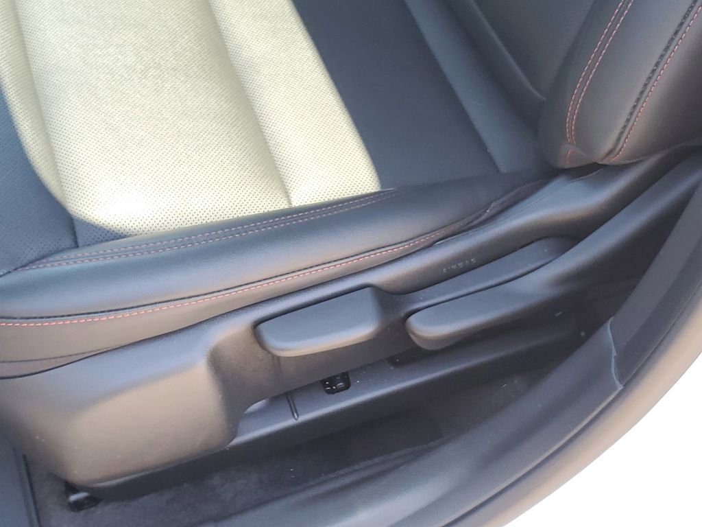 Used 2025 Chevrolet Trax RS w/ Sunroof Package FWD image 8