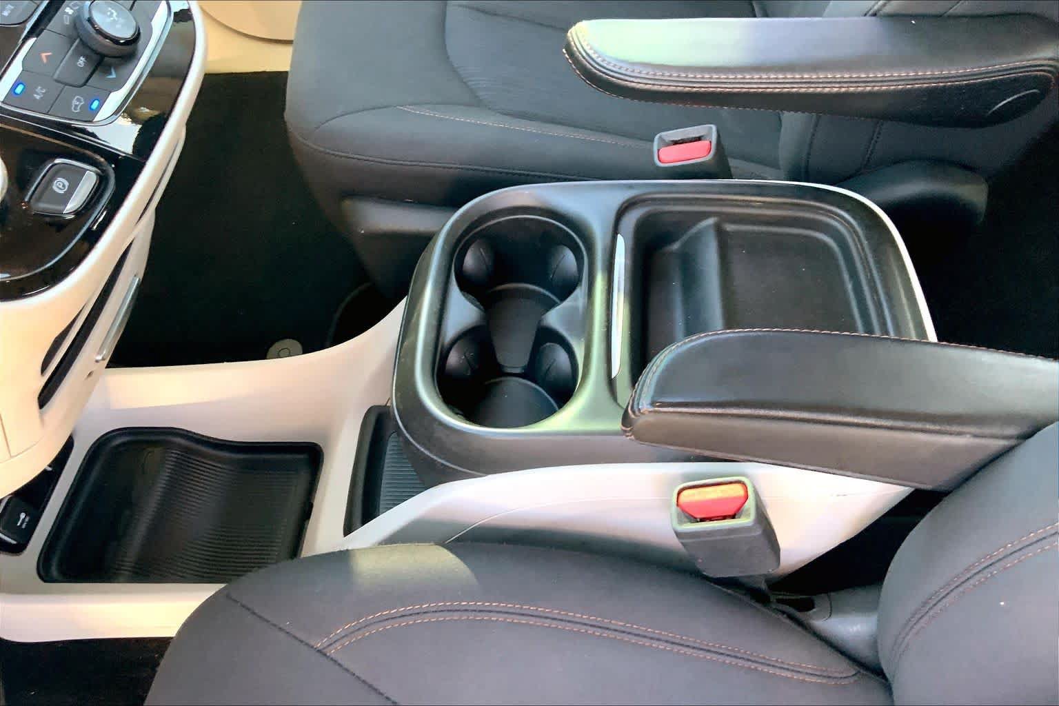 Used 2018 Chrysler Pacifica Touring Plus FWD image 17