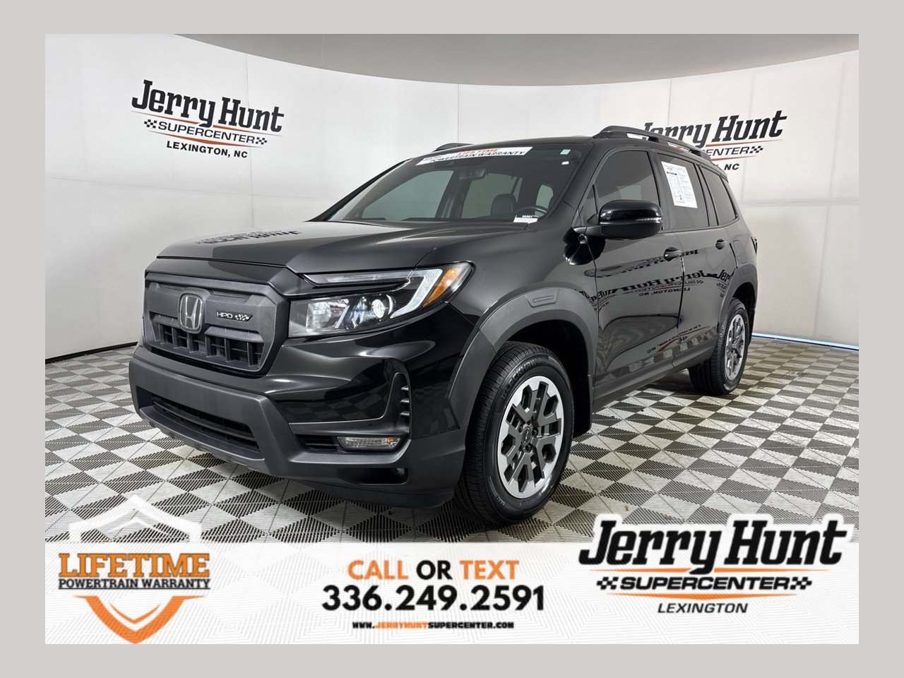 Used 2025 Honda Passport TrailSport image 1