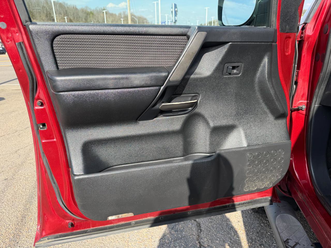 Used 2014 Nissan Titan SV w/ SV Value Truck Package image 17