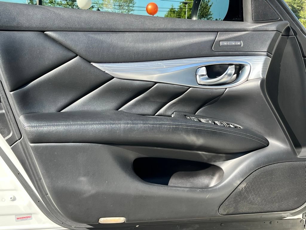 Used 2016 INFINITI Q70 3.7 AWD/4WD image 10