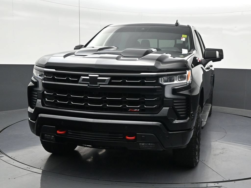 Used 2024 Chevrolet Silverado 1500 LT Trail Boss w/ LT Trail Boss Premium Package AWD/4WD image 9