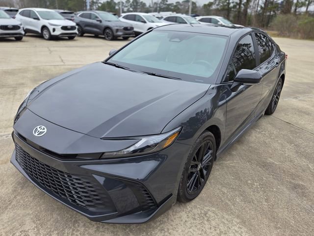 Used 2025 Toyota Camry SE image 1