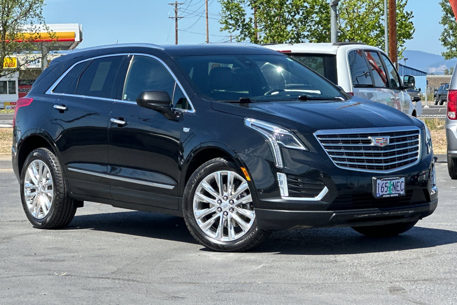 Used 2018 Cadillac XT5 Platinum w/ Driver Assist Package AWD/4WD image 2