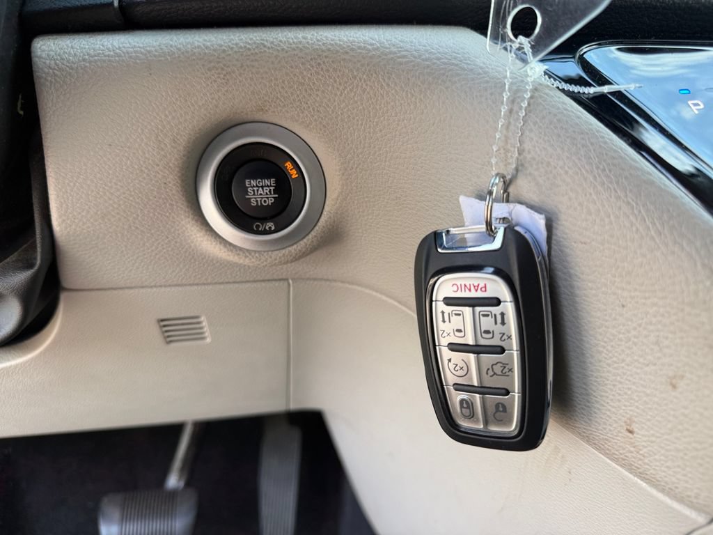 Used 2021 Chrysler Pacifica Touring-L FWD image 29