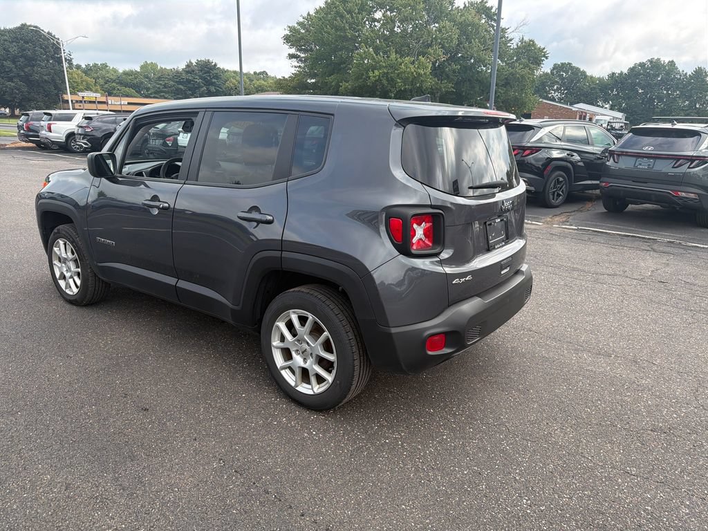 Used 2023 Jeep Renegade Latitude AWD/4WD image 5