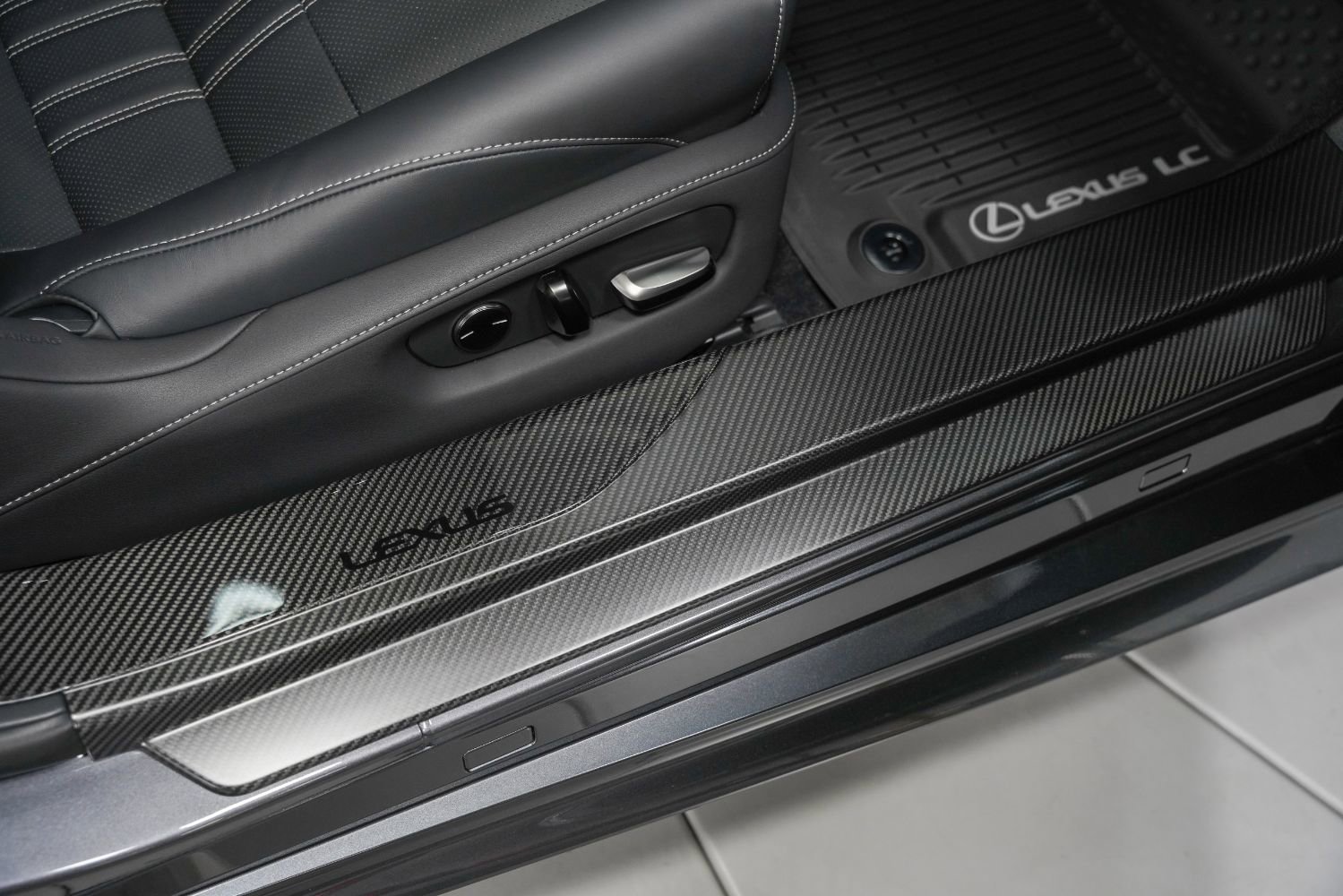 Used 2025 Lexus LC 500 Coupe image 30