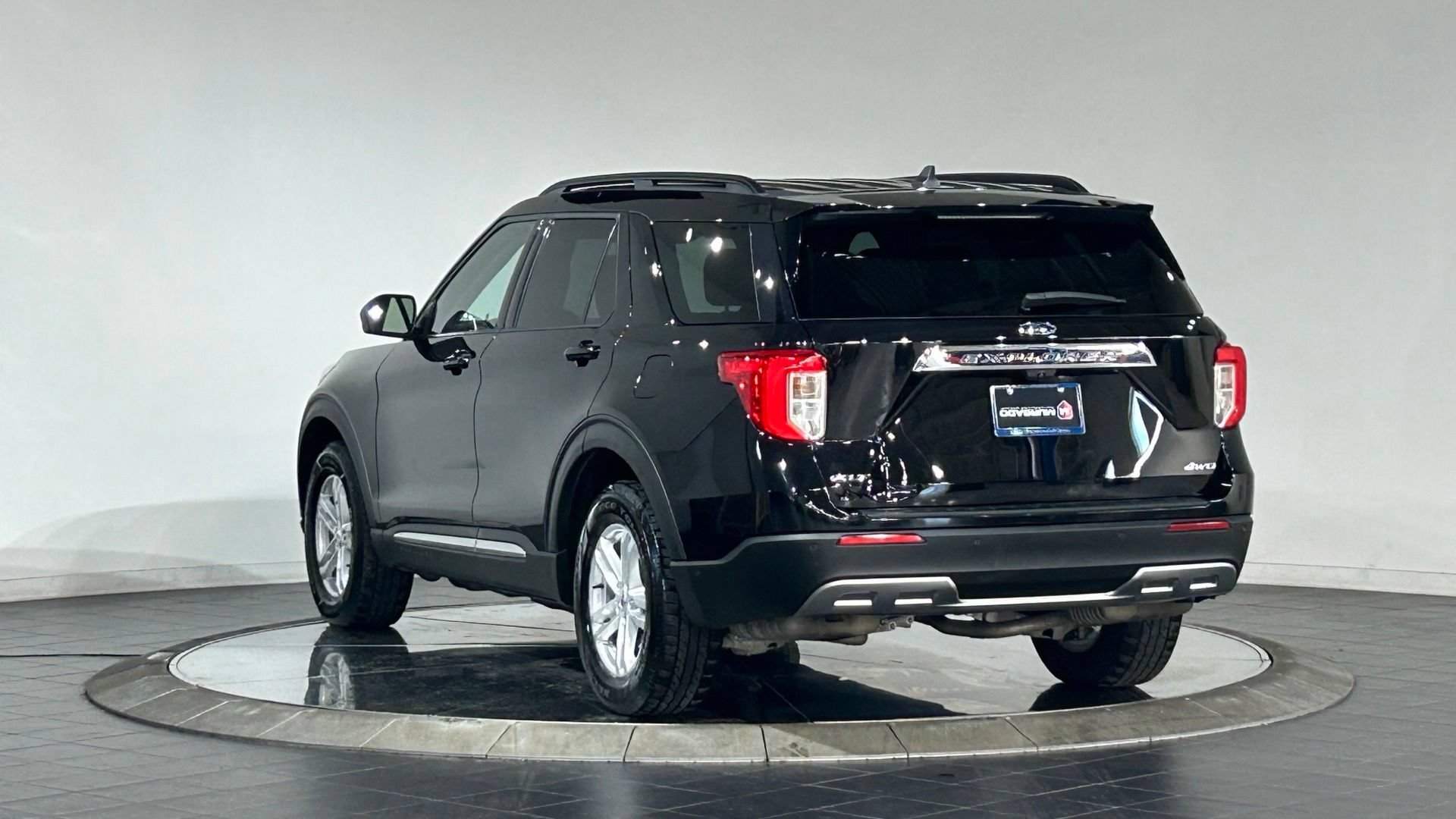 Used 2022 Ford Explorer XLT w/ Equipment Group 202A AWD/4WD image 7