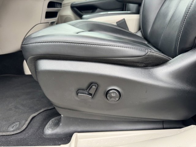 Used 2024 Chrysler Pacifica Touring-L image 18