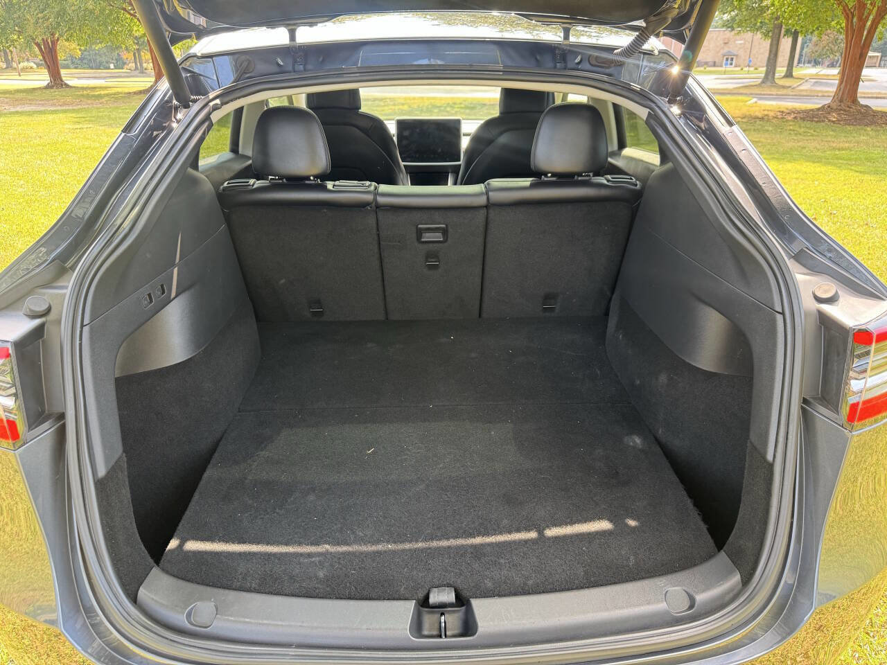 Used 2020 Tesla Model Y Long Range image 16