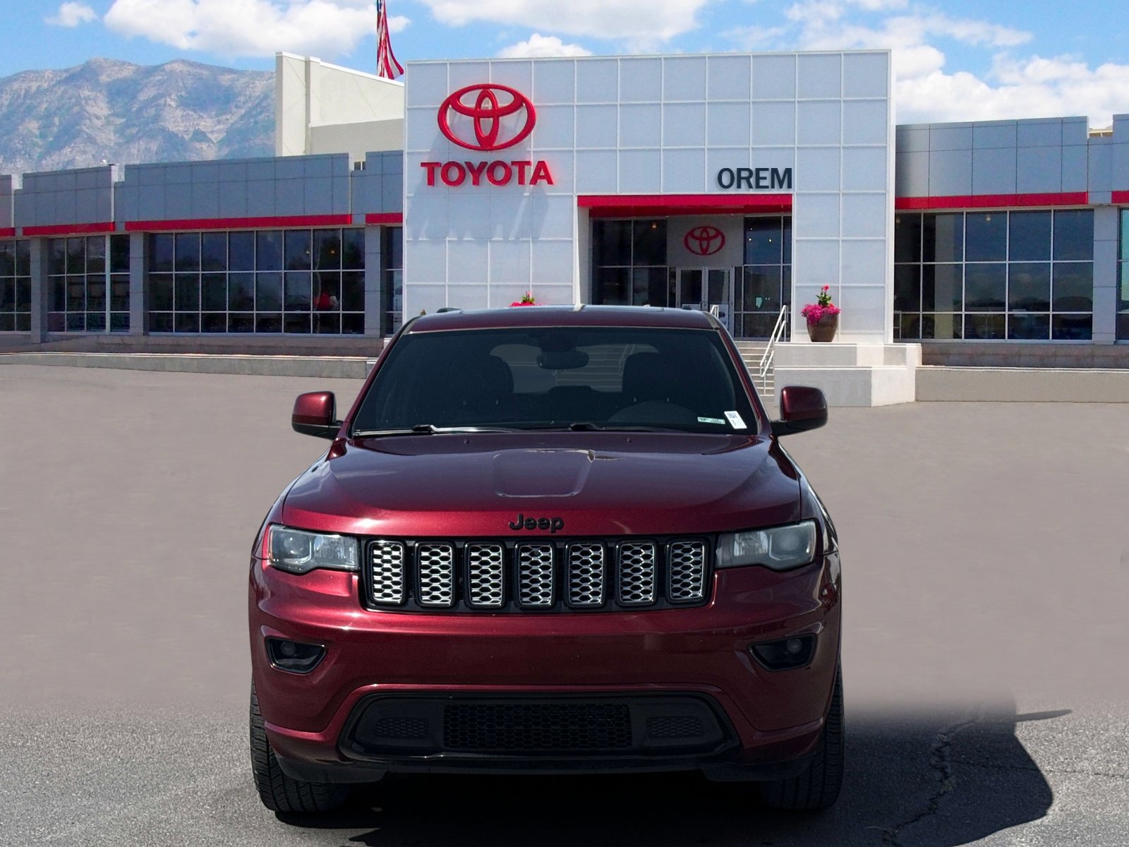 Used 2018 Jeep Grand Cherokee Altitude AWD/4WD image 2