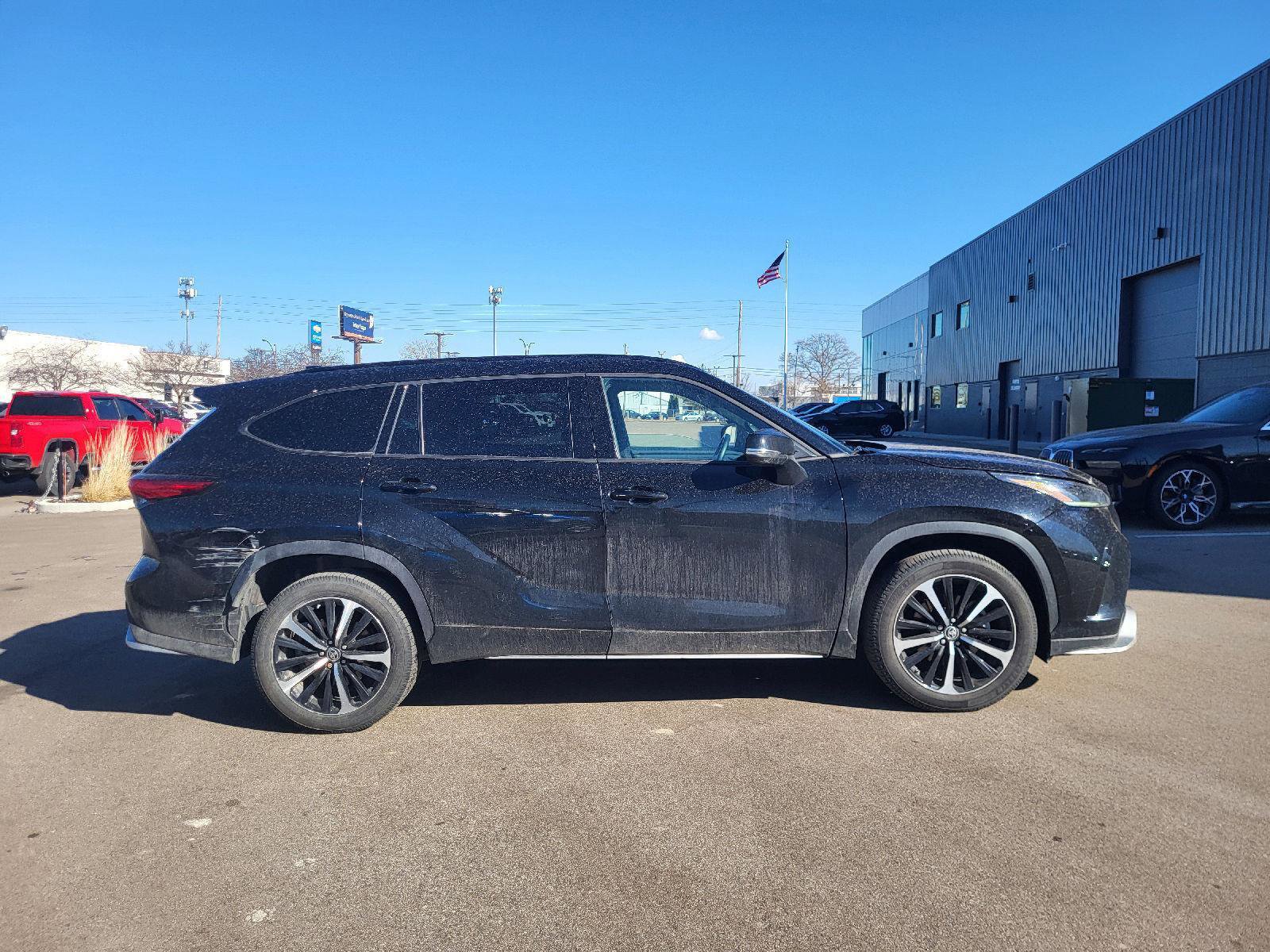 Used 2021 Toyota Highlander XSE image 2