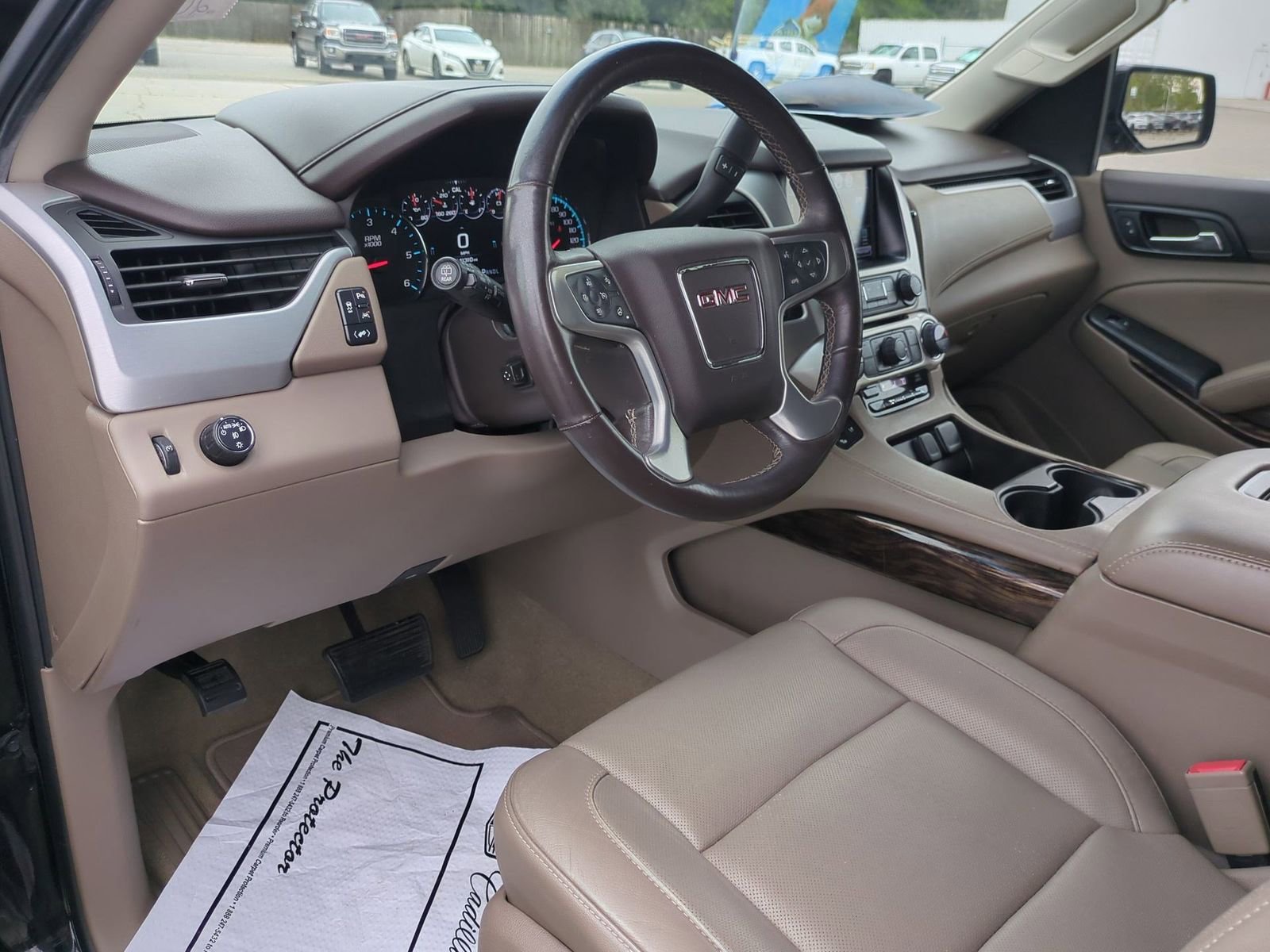 Used 2017 GMC Yukon XL SLT w/ Open Road Package image 10