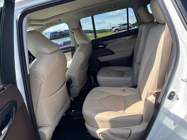 Used 2022 Toyota Highlander Platinum AWD/4WD image 21