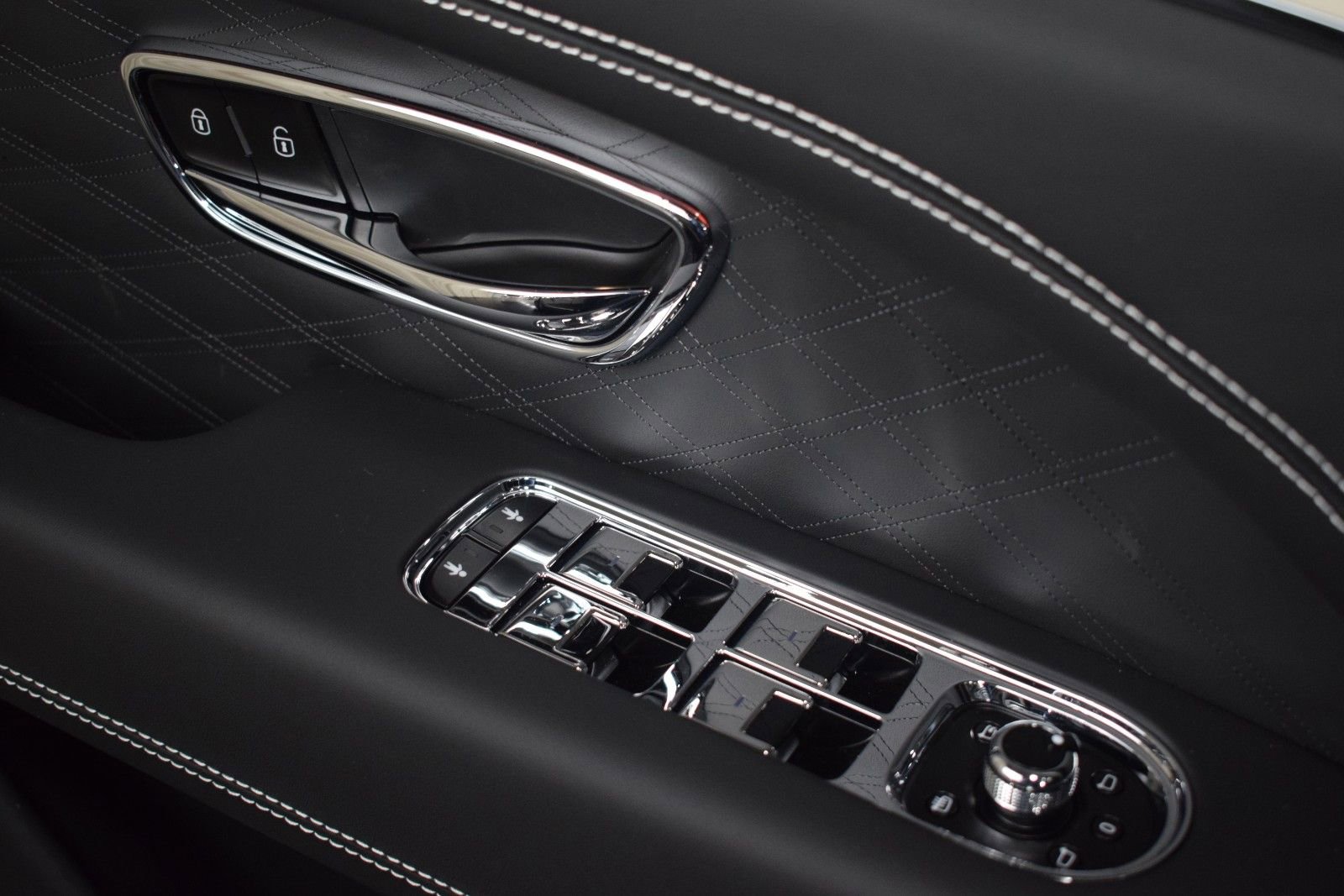 New 2024 Bentley Bentayga Extended Wheelbase image 46