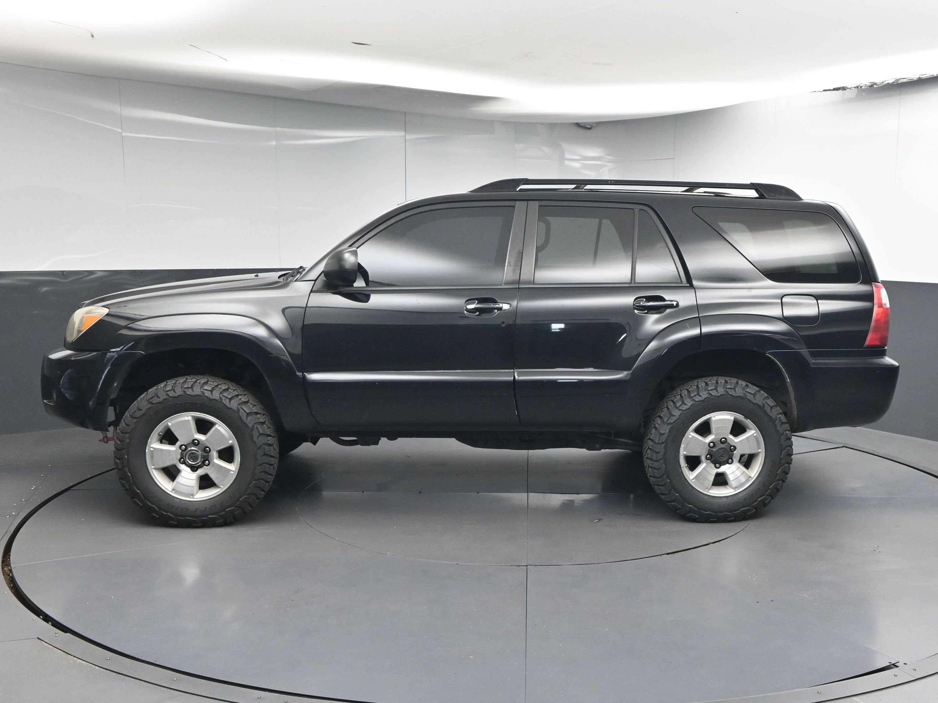 Used 2007 Toyota 4Runner SR5 AWD/4WD image 5