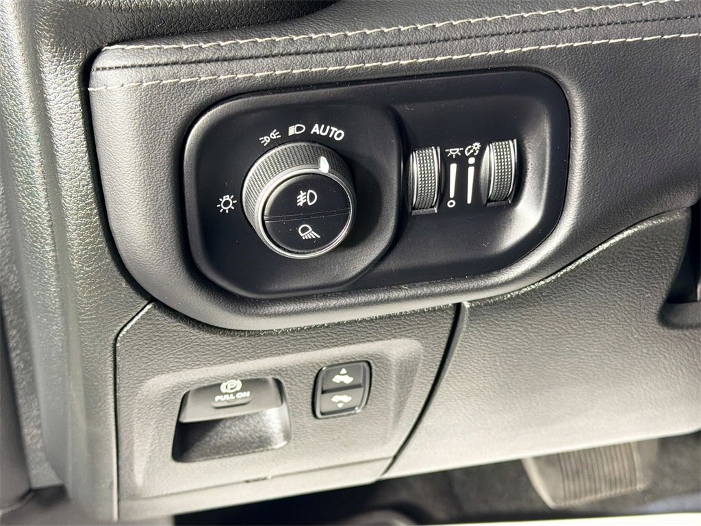 Used 2022 RAM 1500 Limited w/ Body-Colour Bumper Group image 10