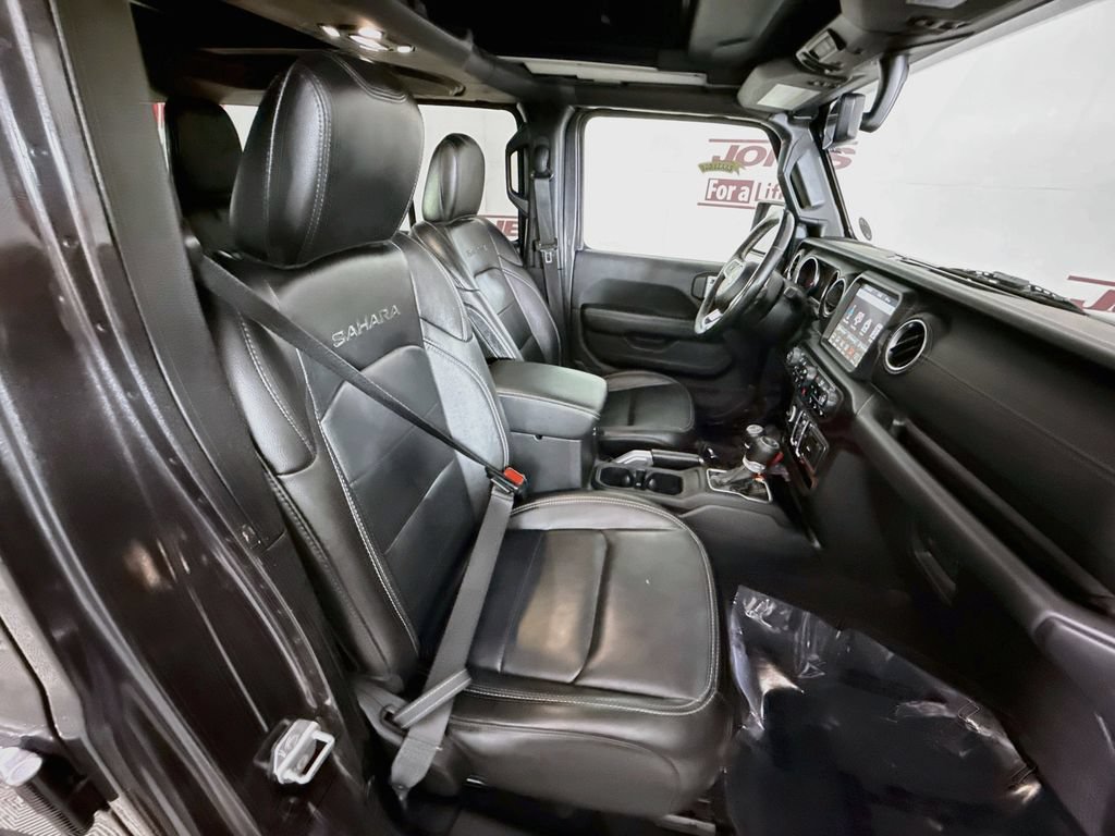 Used 2020 Jeep Wrangler Unlimited Sahara AWD/4WD image 31