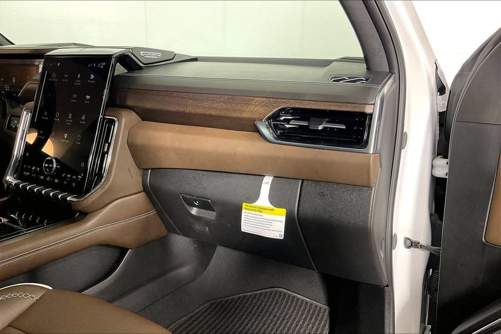Used 2025 GMC Yukon Denali Ultimate AWD/4WD image 21