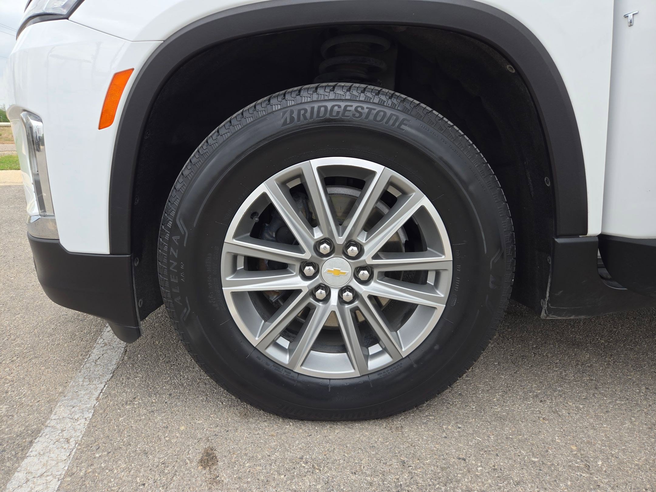 Used 2023 Chevrolet Traverse LT image 24