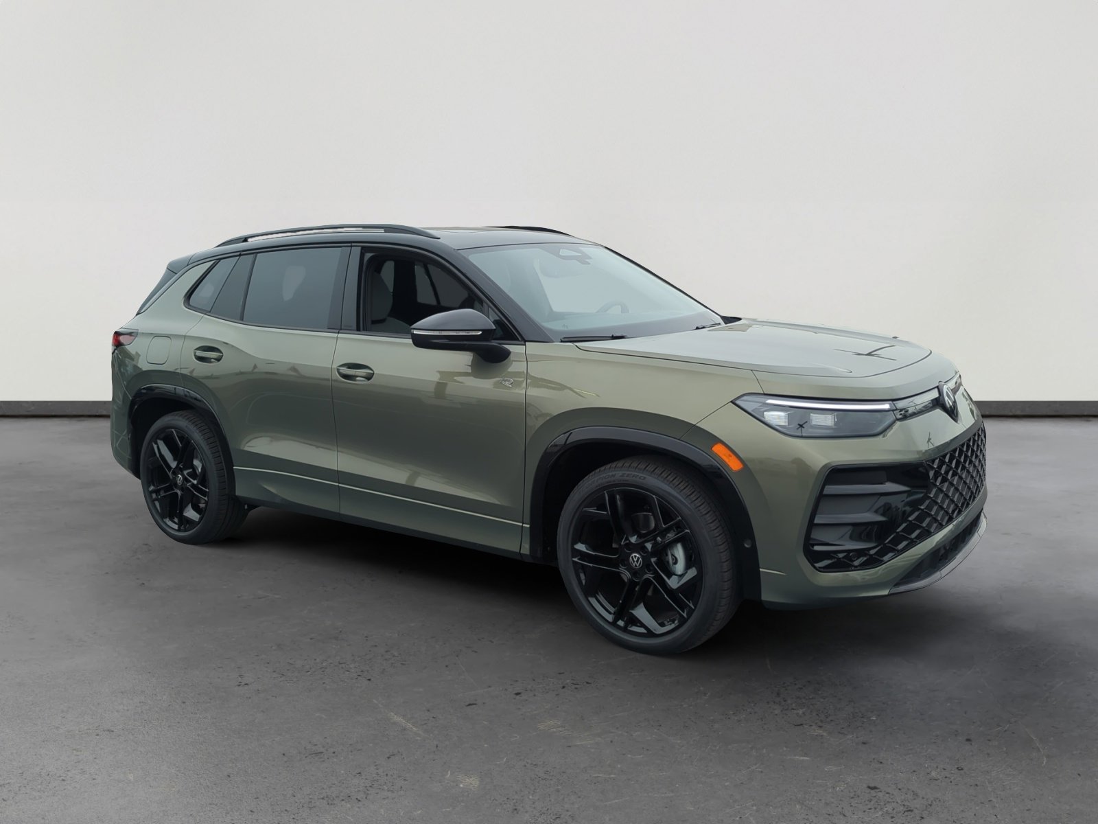 New 2026 Volkswagen Tiguan SE R-Line image 7