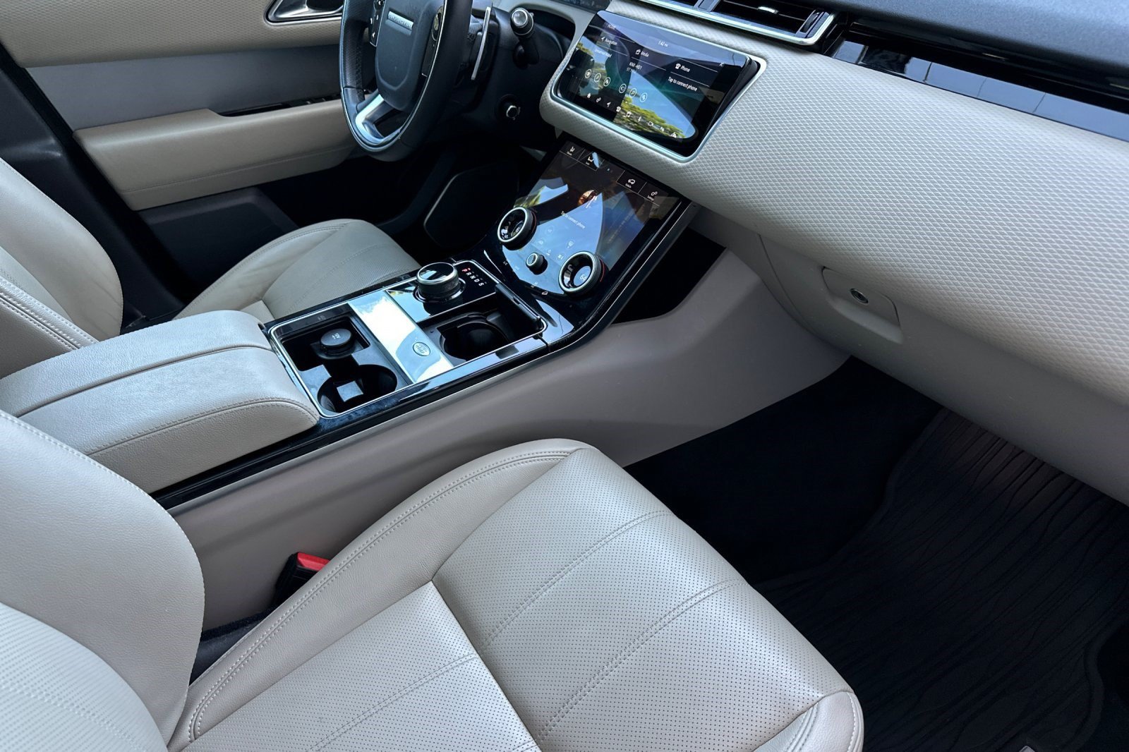 Used 2020 Land Rover Range Rover Velar R-Dynamic S AWD/4WD image 35