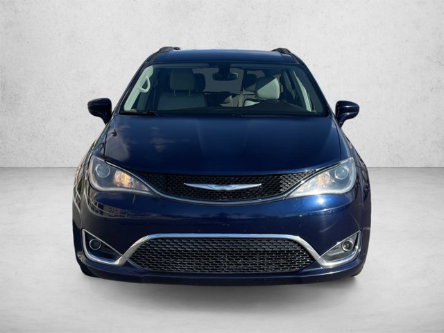 Used 2017 Chrysler Pacifica Touring-L FWD image 2