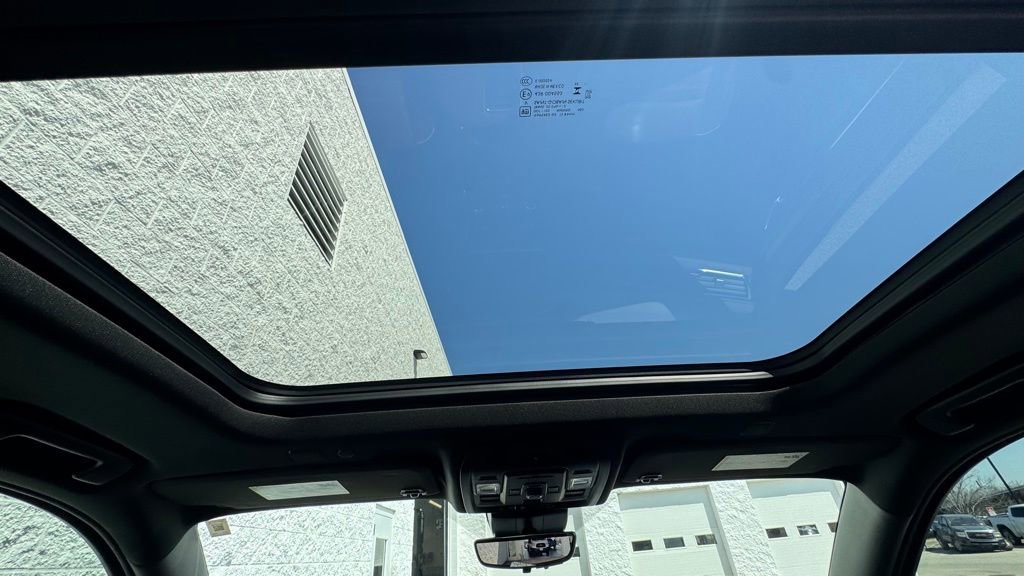 Used 2023 GMC Yukon XL Denali Ultimate image 13