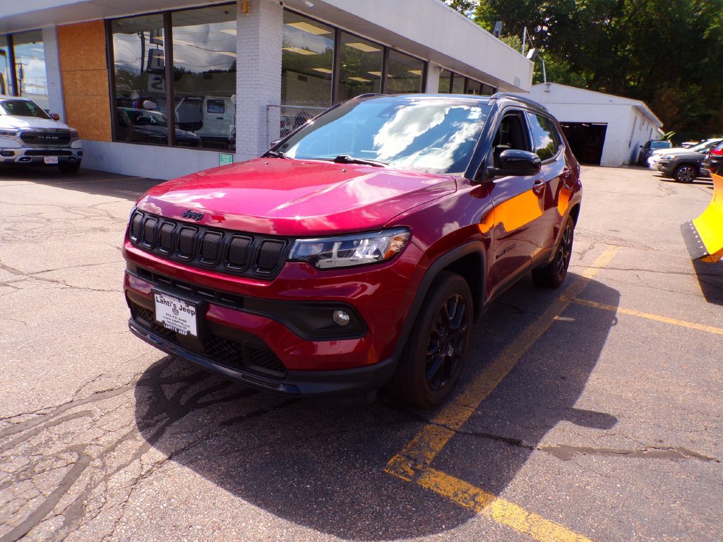 Used 2022 Jeep Compass Latitude w/ Sun and Sound Group AWD/4WD image 1