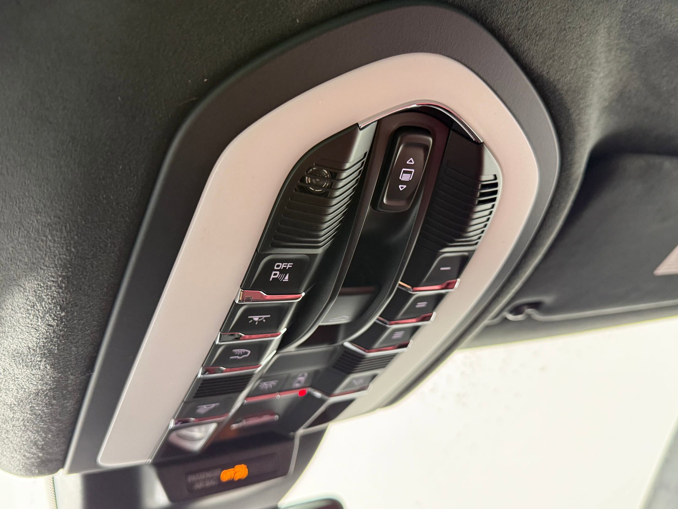 New 2026 Porsche Macan Turbo AWD/4WD image 27