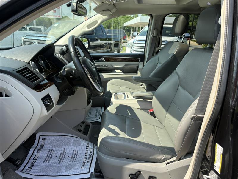 Used 2013 Volkswagen Routan SEL Premium FWD image 7